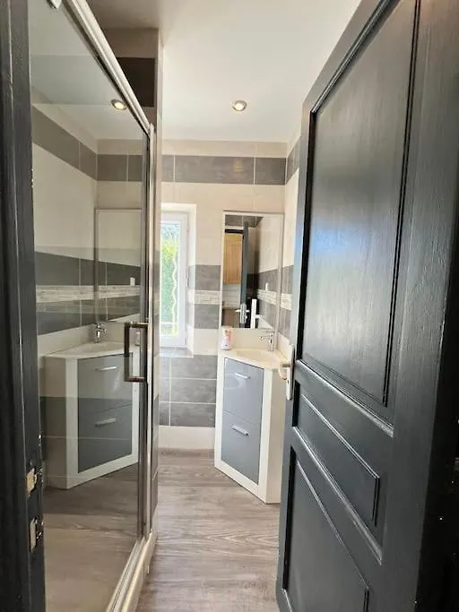 Appartement Studio Lumineux Avec Belle Vue Salernes